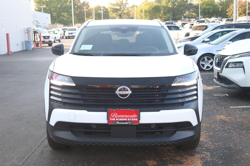 Nissan Kicks Vehicle Image 04