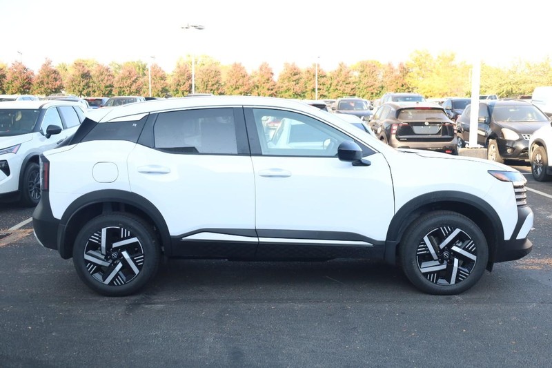 Nissan Kicks Vehicle Image 05
