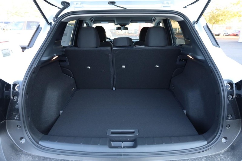 Nissan Kicks Vehicle Image 07