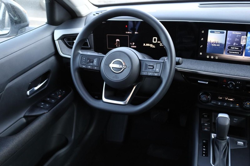 Nissan Kicks Vehicle Image 23