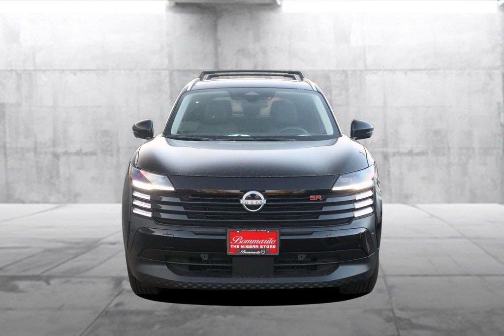 Nissan Kicks Vehicle Full-screen Gallery Image 4