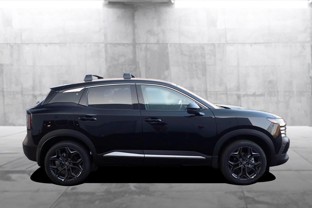 Nissan Kicks Vehicle Full-screen Gallery Image 5