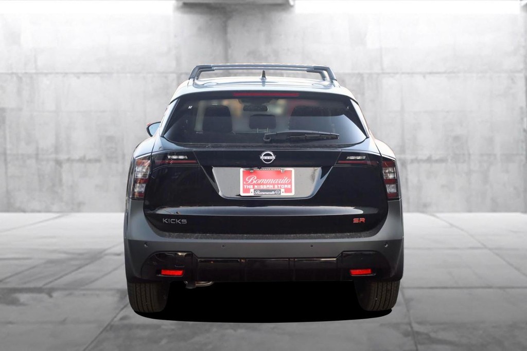 Nissan Kicks Vehicle Full-screen Gallery Image 6