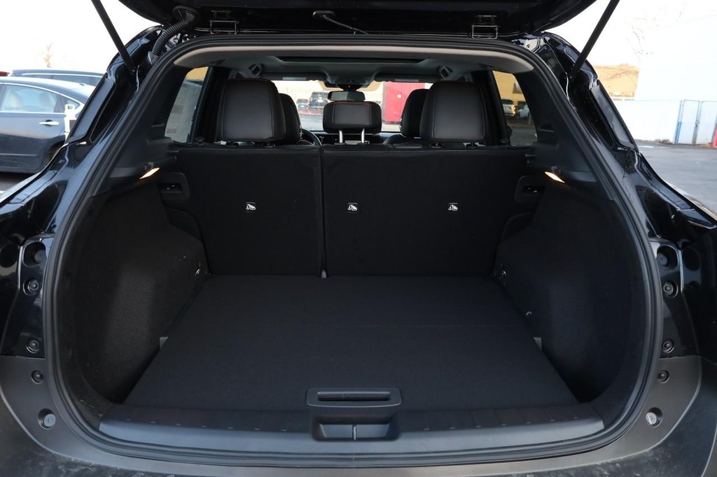 Nissan Kicks Vehicle Full-screen Gallery Image 7