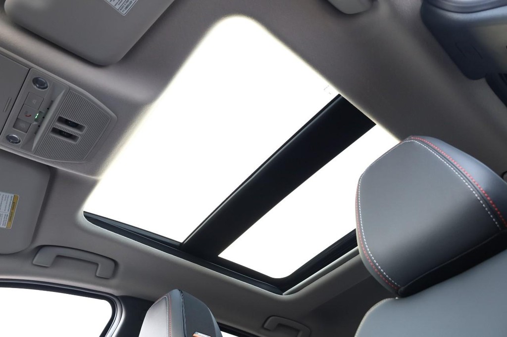 Nissan Kicks Vehicle Full-screen Gallery Image 8