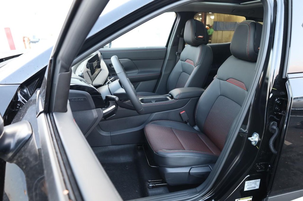 Nissan Kicks Vehicle Full-screen Gallery Image 10