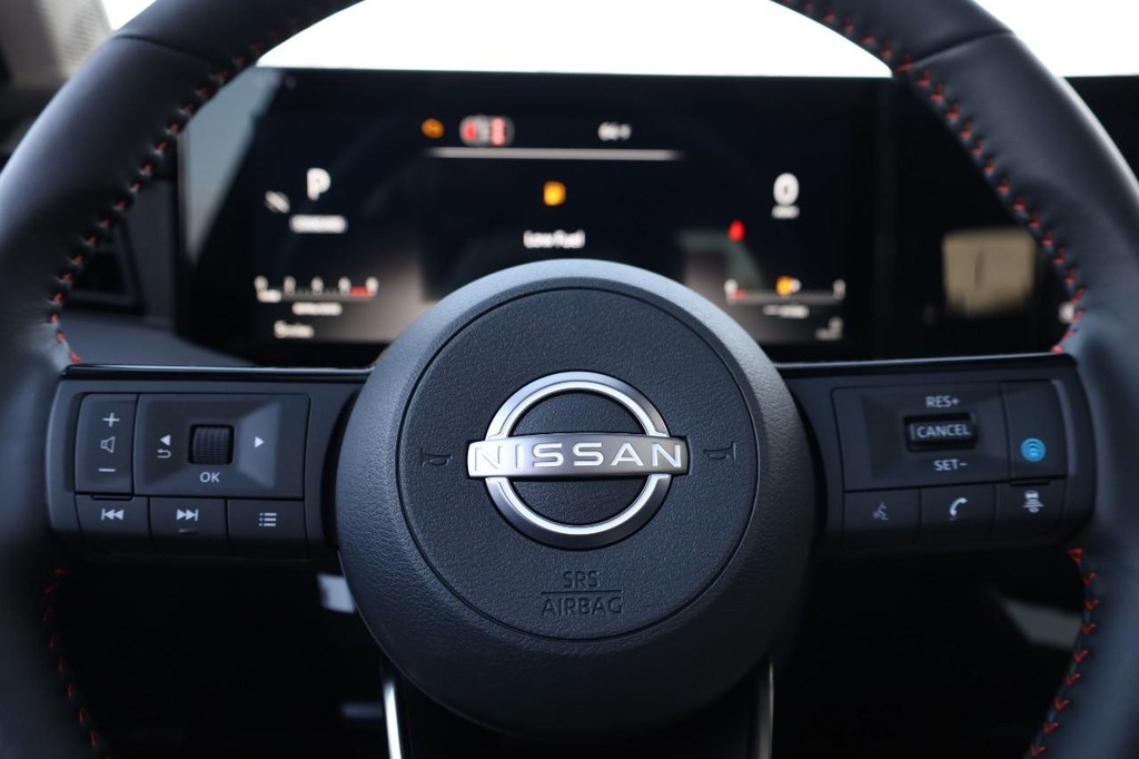 Nissan Kicks Vehicle Full-screen Gallery Image 11