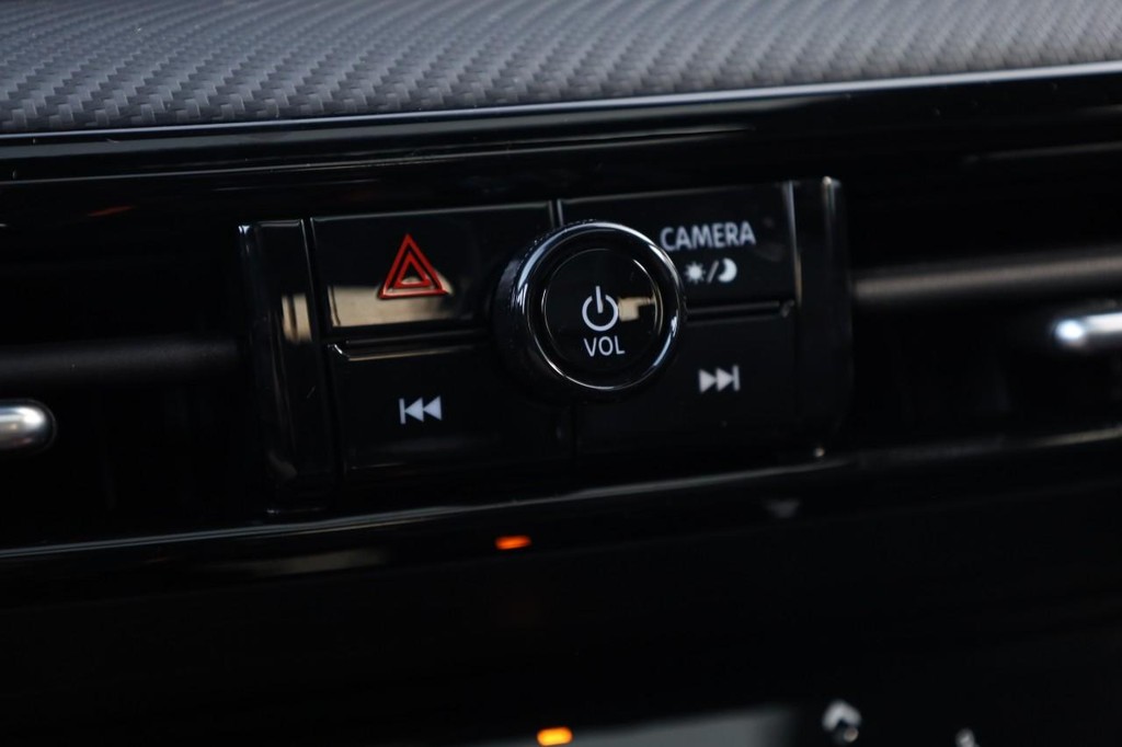 Nissan Kicks Vehicle Full-screen Gallery Image 15