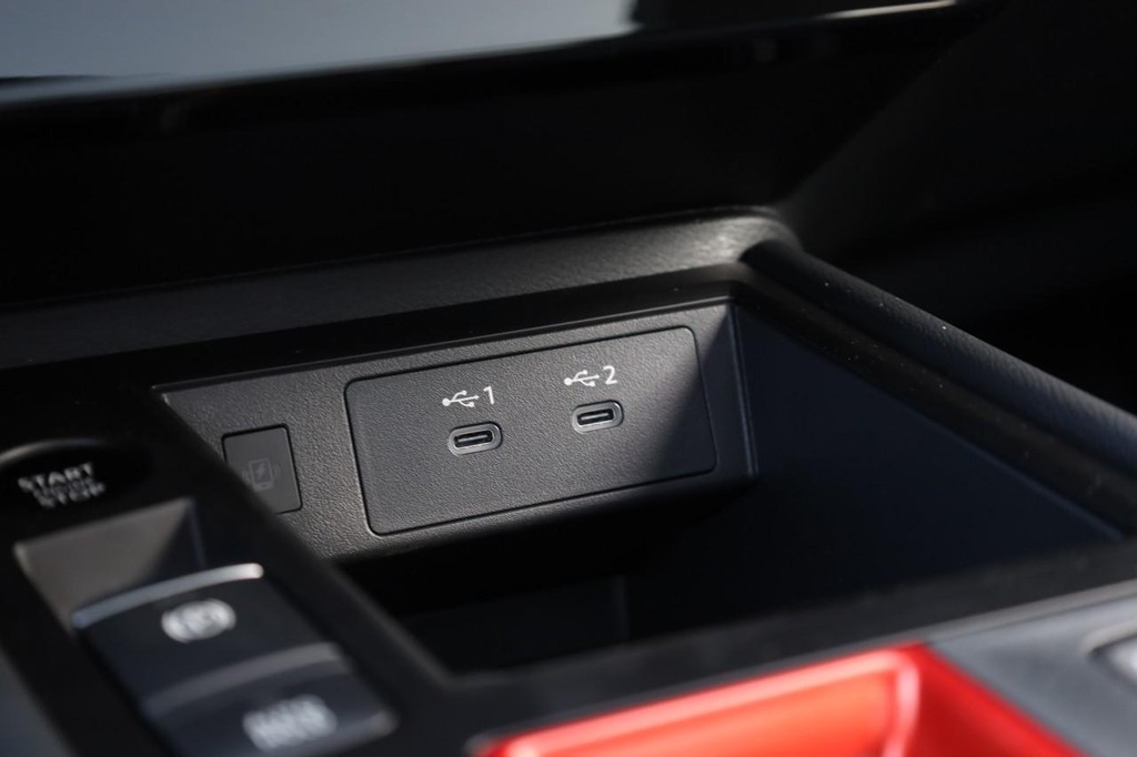 Nissan Kicks Vehicle Full-screen Gallery Image 17