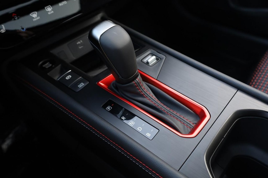 Nissan Kicks Vehicle Full-screen Gallery Image 18