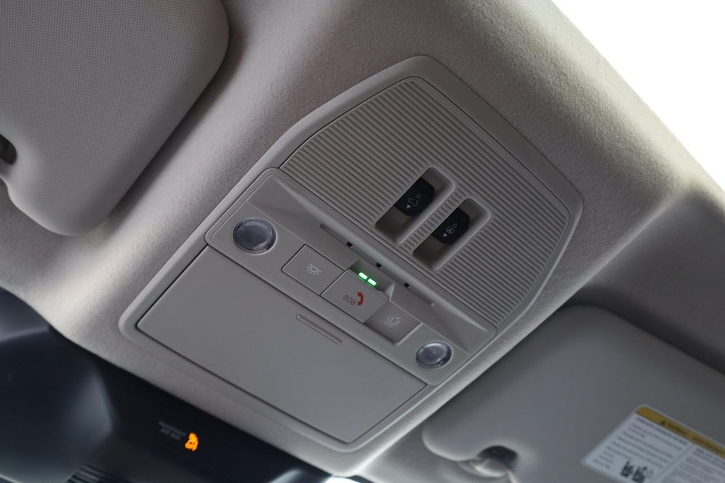 Nissan Kicks Vehicle Full-screen Gallery Image 19