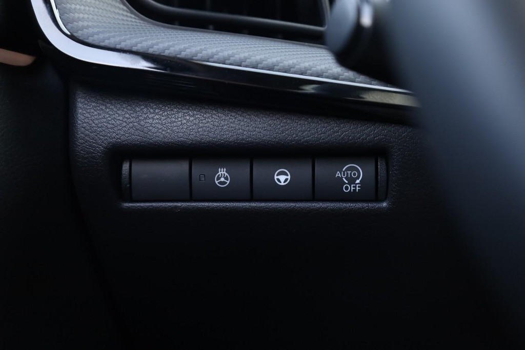 Nissan Kicks Vehicle Full-screen Gallery Image 21