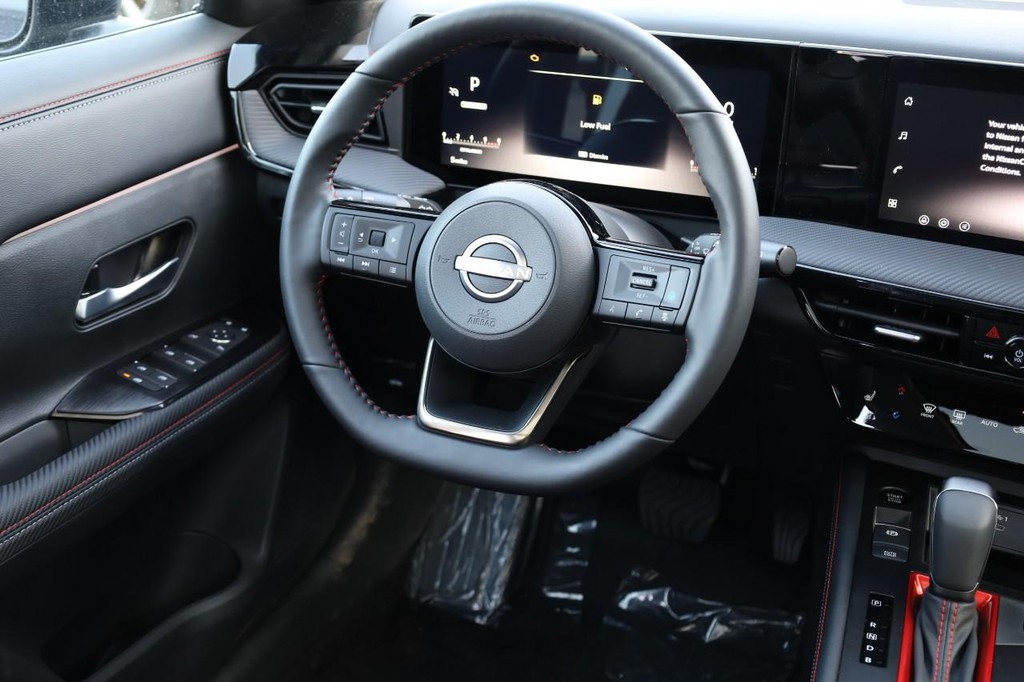 Nissan Kicks Vehicle Full-screen Gallery Image 26