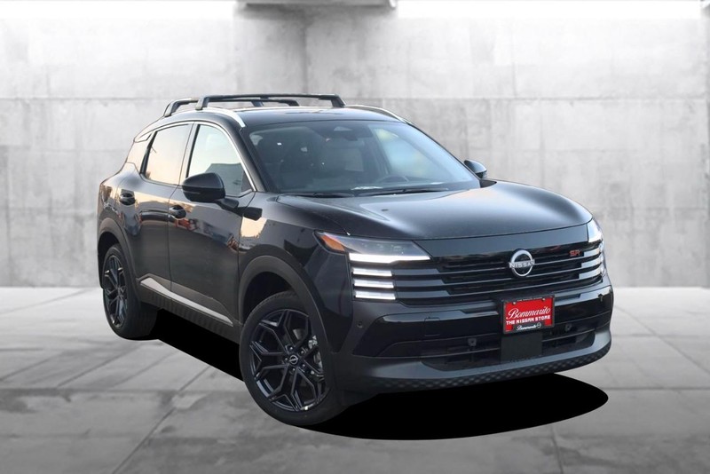 Nissan Kicks Vehicle Full-screen Gallery Image 2