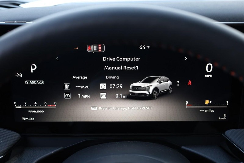 Nissan Kicks Vehicle Full-screen Gallery Image 12