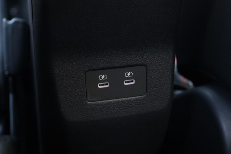 Nissan Kicks Vehicle Full-screen Gallery Image 24