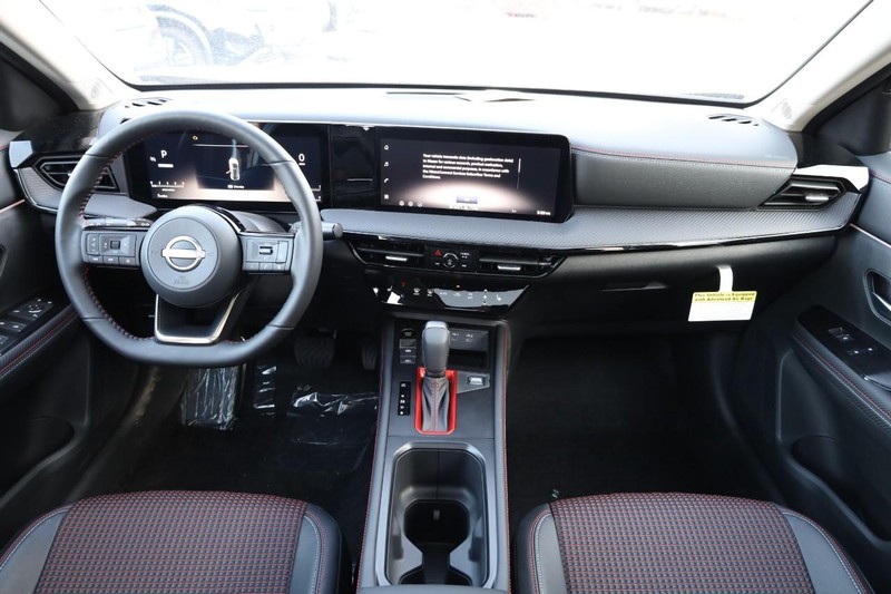 Nissan Kicks Vehicle Full-screen Gallery Image 25