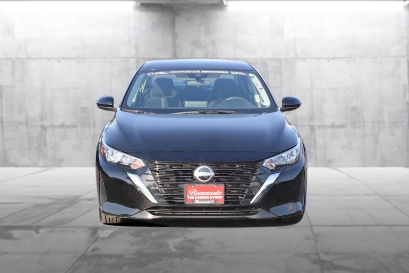 Nissan Sentra Vehicle Image 04