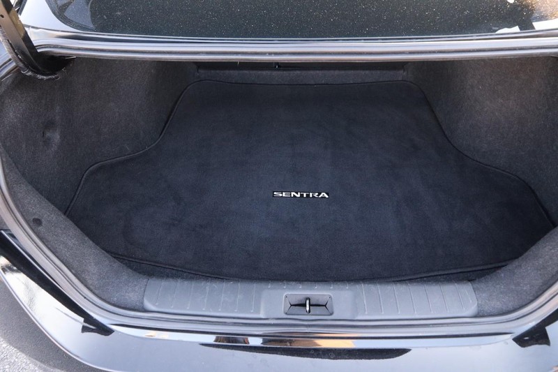 Nissan Sentra Vehicle Image 07