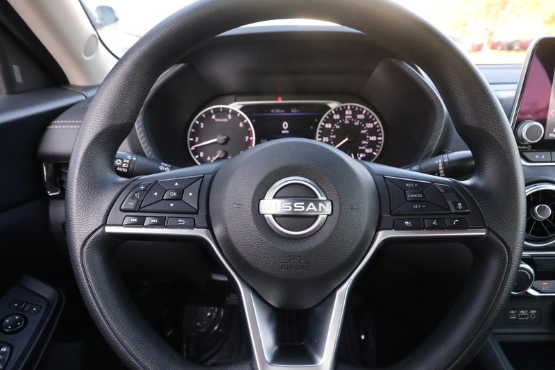 Nissan Sentra Vehicle Image 10