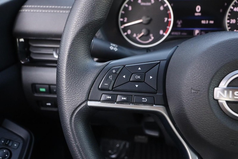 Nissan Sentra Vehicle Image 11