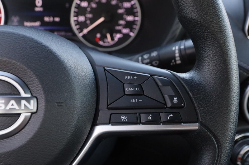 Nissan Sentra Vehicle Image 12