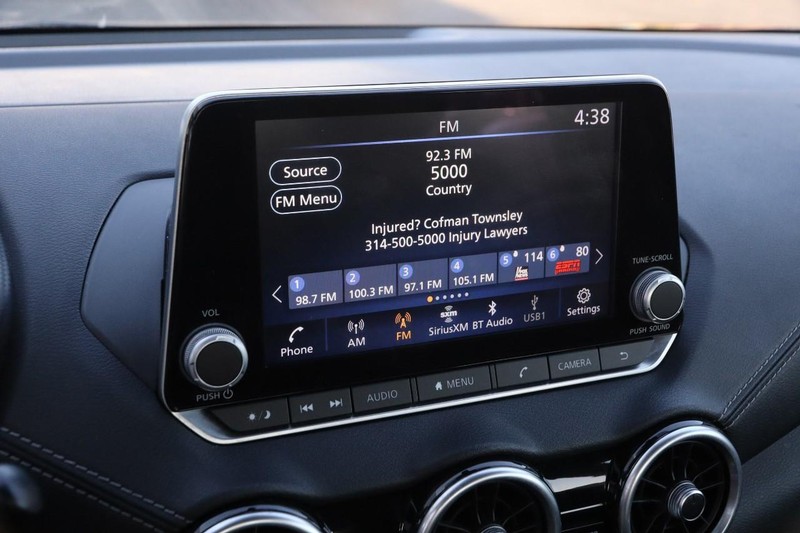 Nissan Sentra Vehicle Image 15