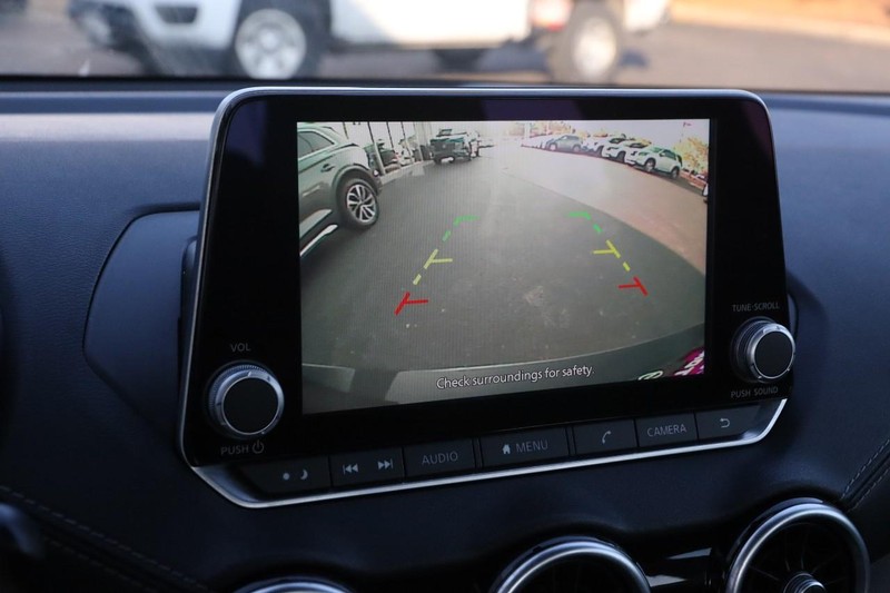 Nissan Sentra Vehicle Image 16