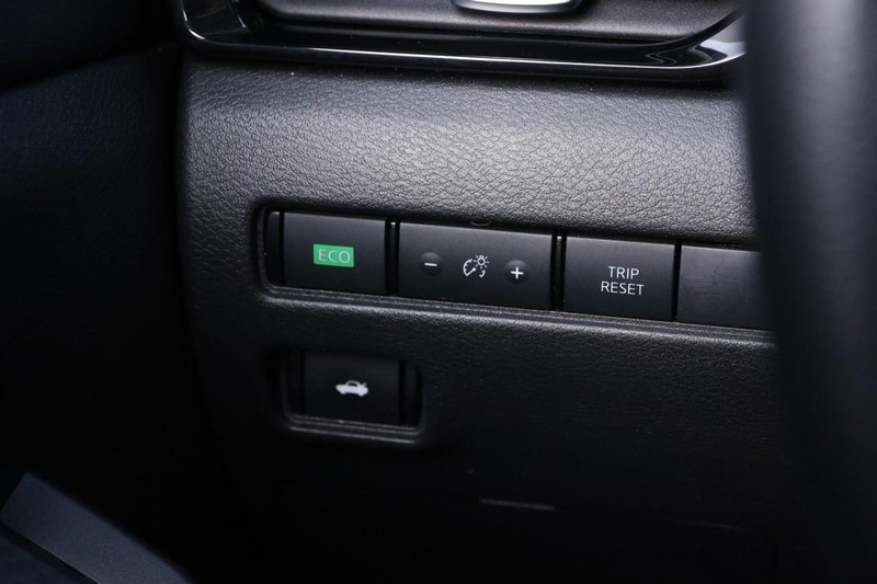 Nissan Sentra Vehicle Image 18