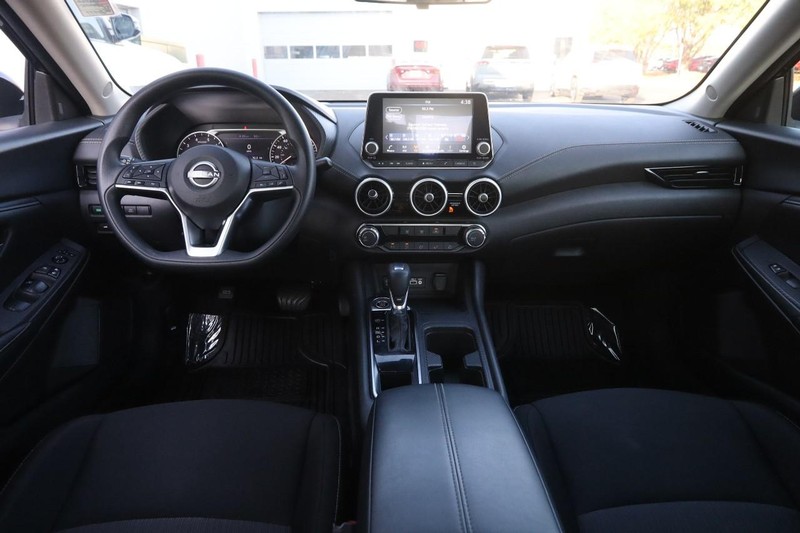 Nissan Sentra Vehicle Image 19