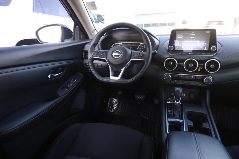 Nissan Sentra Vehicle Image 20