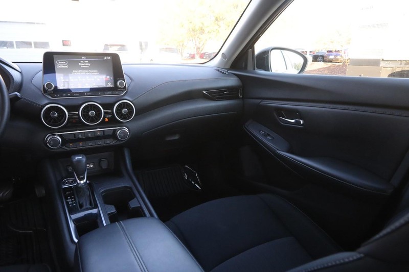 Nissan Sentra Vehicle Image 23