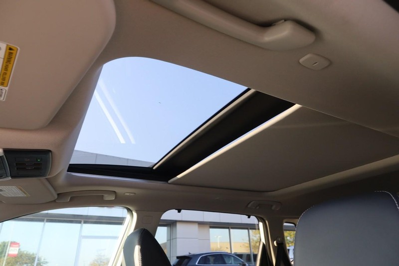 Nissan Rogue Vehicle Image 09