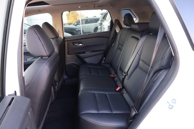 Nissan Rogue Vehicle Image 11