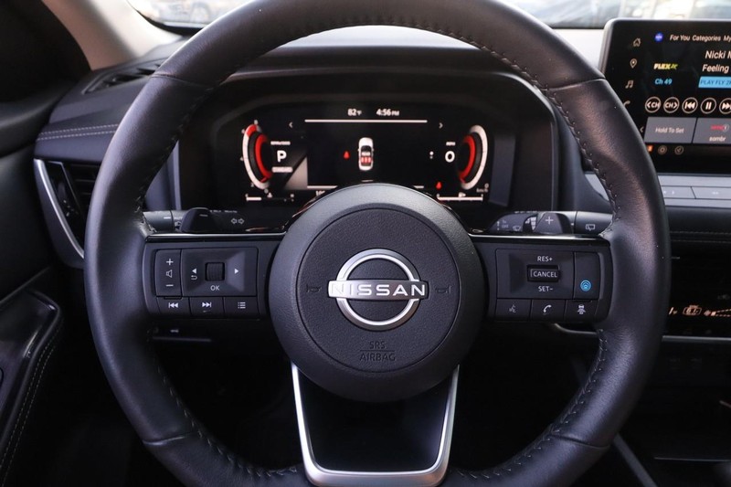 Nissan Rogue Vehicle Image 12