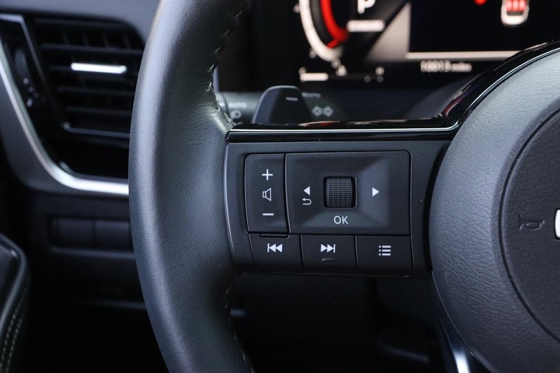 Nissan Rogue Vehicle Image 13