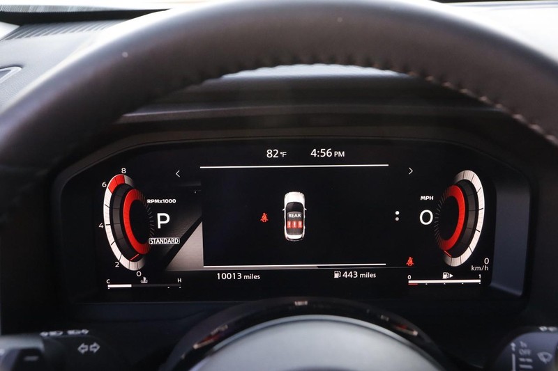 Nissan Rogue Vehicle Image 15