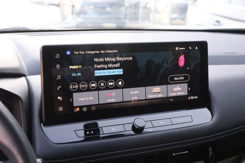 Nissan Rogue Vehicle Image 17