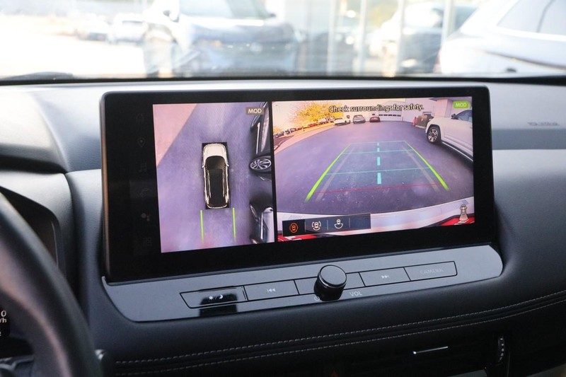 Nissan Rogue Vehicle Image 18