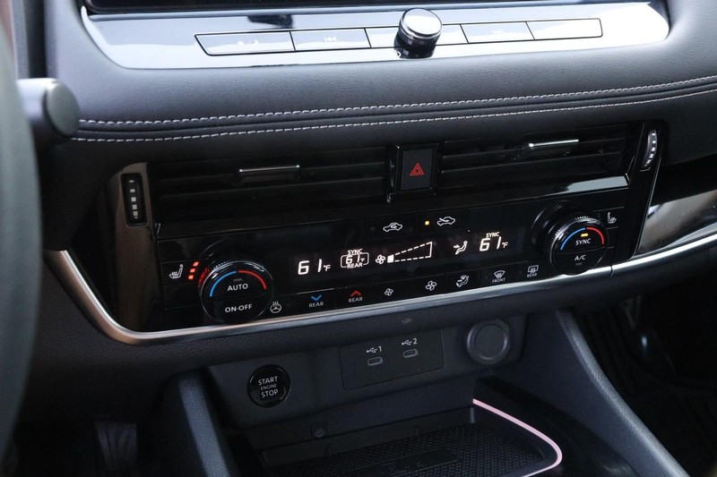 Nissan Rogue Vehicle Image 19