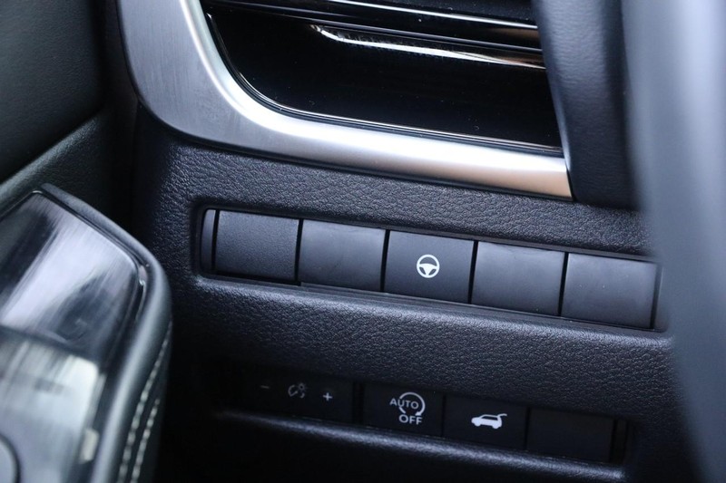 Nissan Rogue Vehicle Image 20