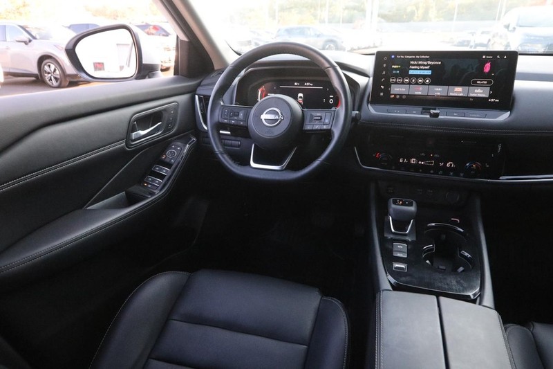 Nissan Rogue Vehicle Image 22