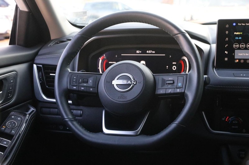 Nissan Rogue Vehicle Image 23