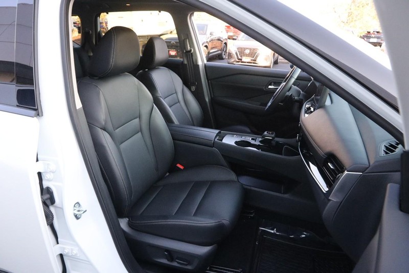 Nissan Rogue Vehicle Image 26