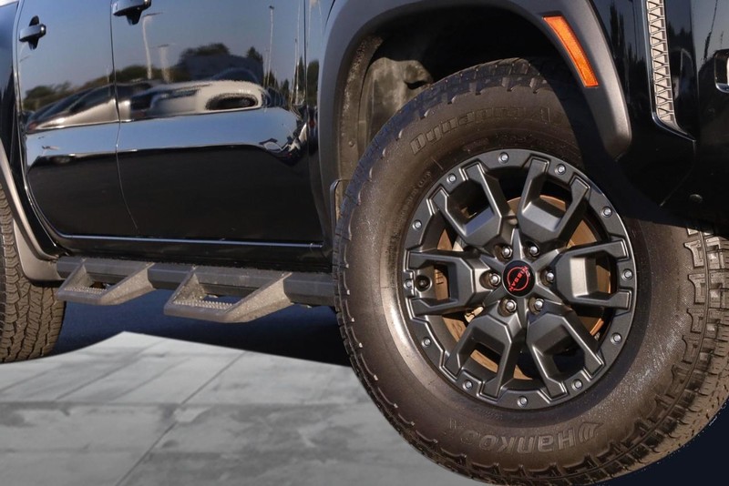 Nissan Frontier Vehicle Image 03