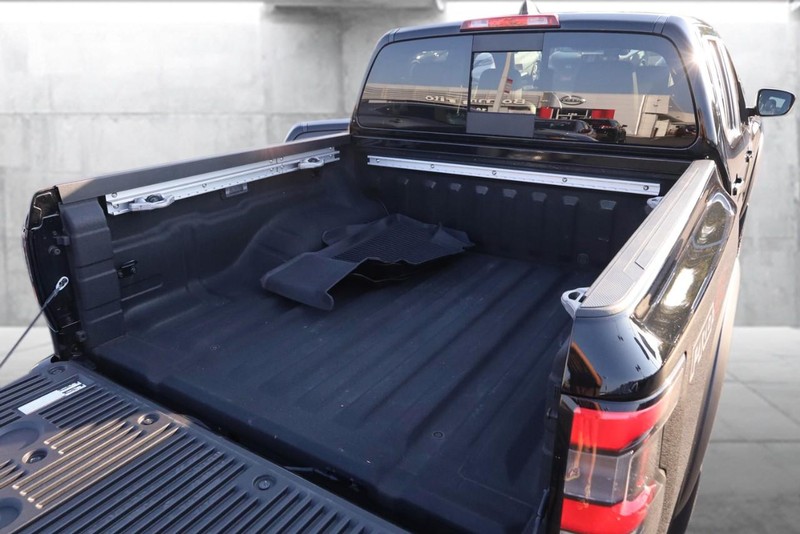 Nissan Frontier Vehicle Image 07