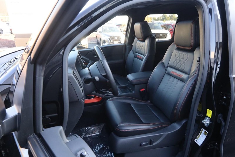 Nissan Frontier Vehicle Image 09