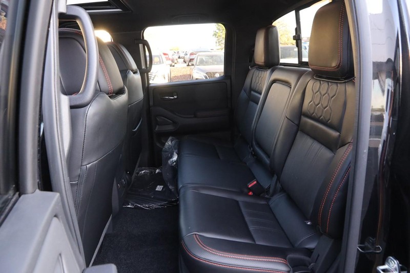 Nissan Frontier Vehicle Image 10