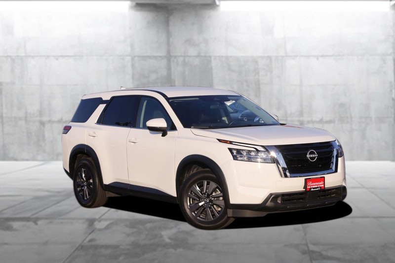 Nissan Pathfinder Vehicle Image 02