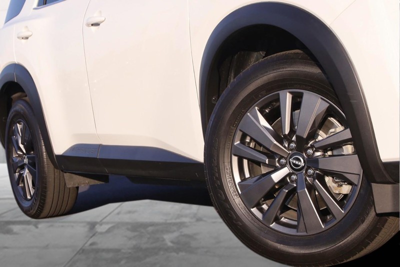 Nissan Pathfinder Vehicle Image 03